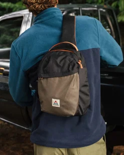 Boondocker Recycled Sling 8L - True Black/ Khaki Green