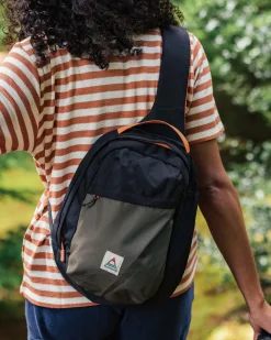 Boondocker Recycled Sling 8L - True Black/ Khaki Green