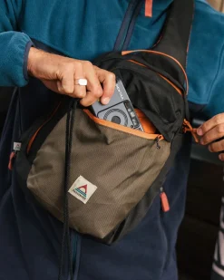 Boondocker Recycled Sling 8L - True Black/ Khaki Green