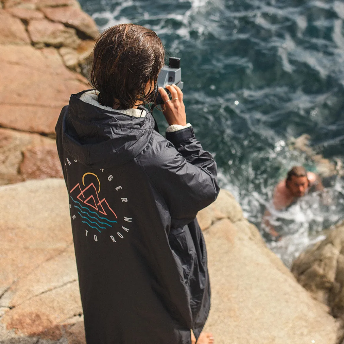 Escapism Recycled Sherpa Lined Changing Robe - Black