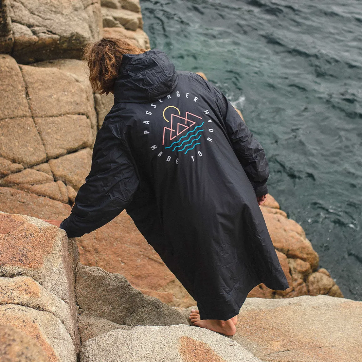 Escapism Recycled Towel Lined Changing Robe - Black