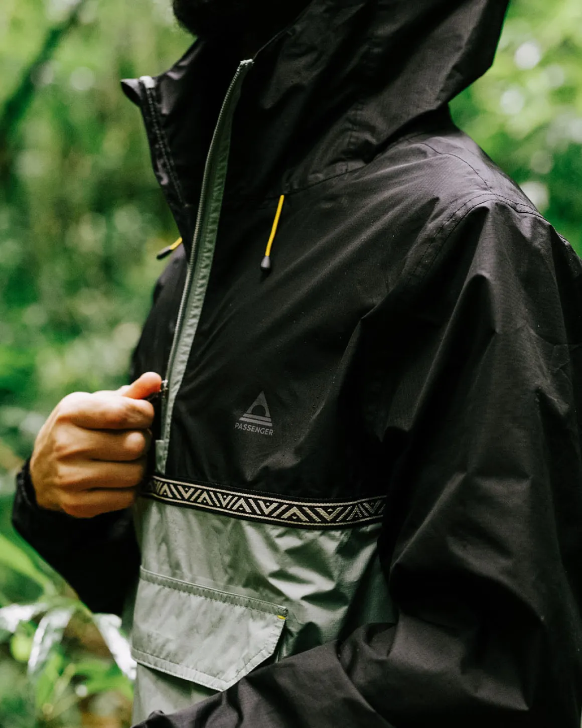 Flow Half Zip Recycled Water Resistant Jacket - True Black/Pistachio