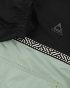 Flow Half Zip Recycled Water Resistant Jacket - True Black/Pistachio