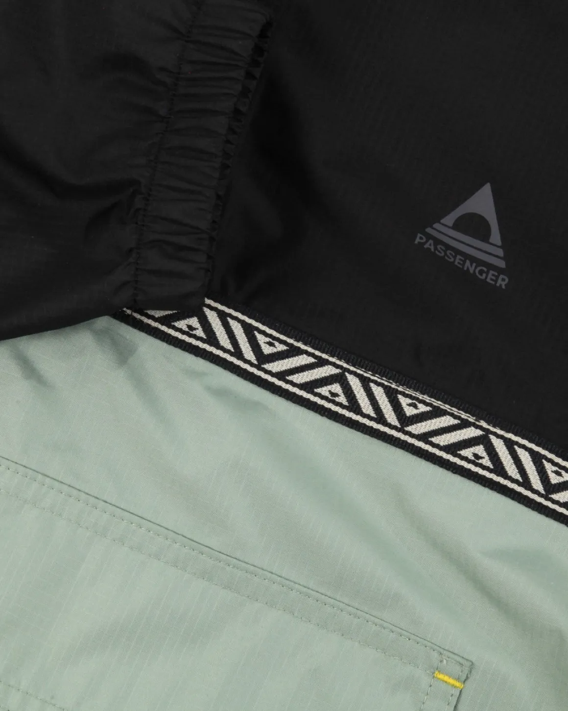 Flow Half Zip Recycled Water Resistant Jacket - True Black/Pistachio