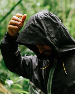 Flow Half Zip Recycled Water Resistant Jacket - True Black/Pistachio