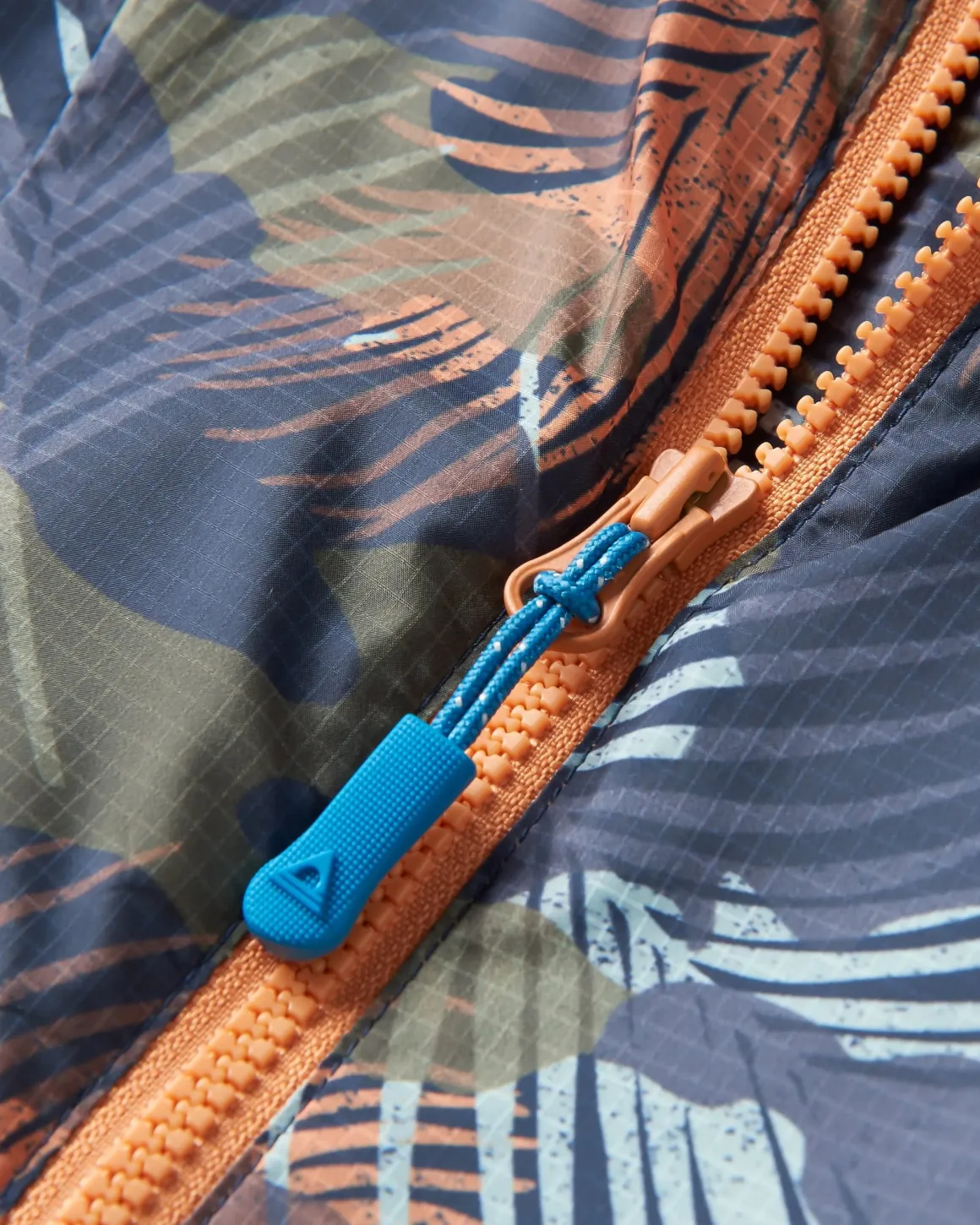 Gusto Recycled Windshell Pullover - Palm Camo Apricot