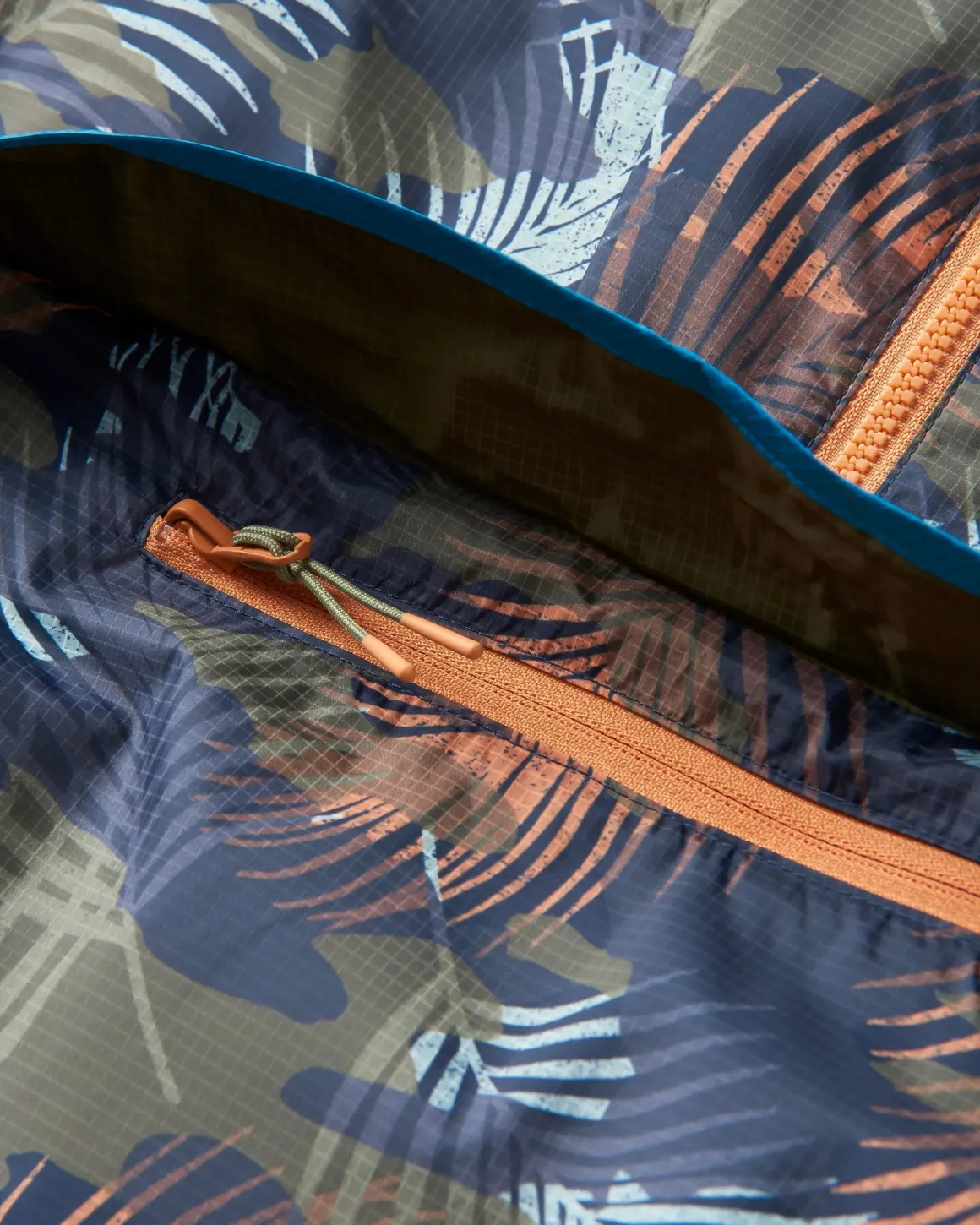 Gusto Recycled Windshell Pullover - Palm Camo Apricot