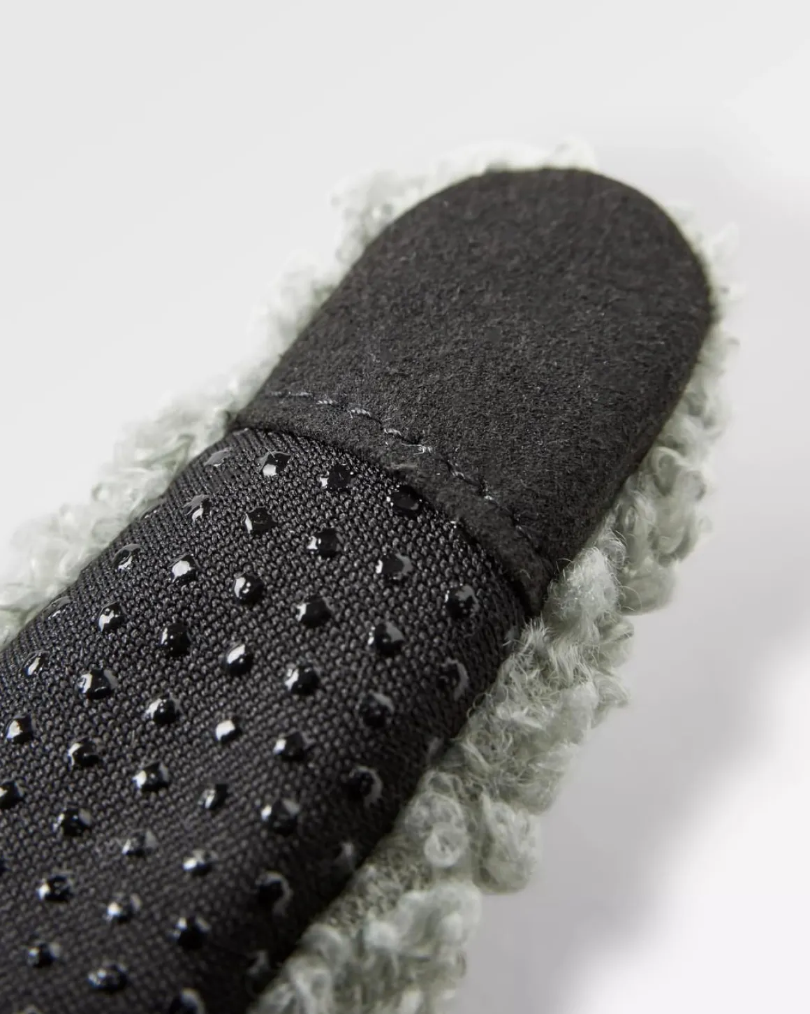 Snowfall 2.0 Recycled Sherpa Gloves - Pistachio