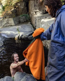 Tempest Recycled Waterproof Changing Robe - Fir Tree/ Black