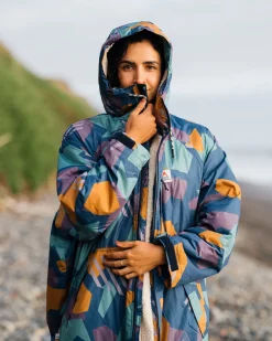 Waves Recycled Sherpa Lined Changing Robe - Deep Blue Camo Pattern